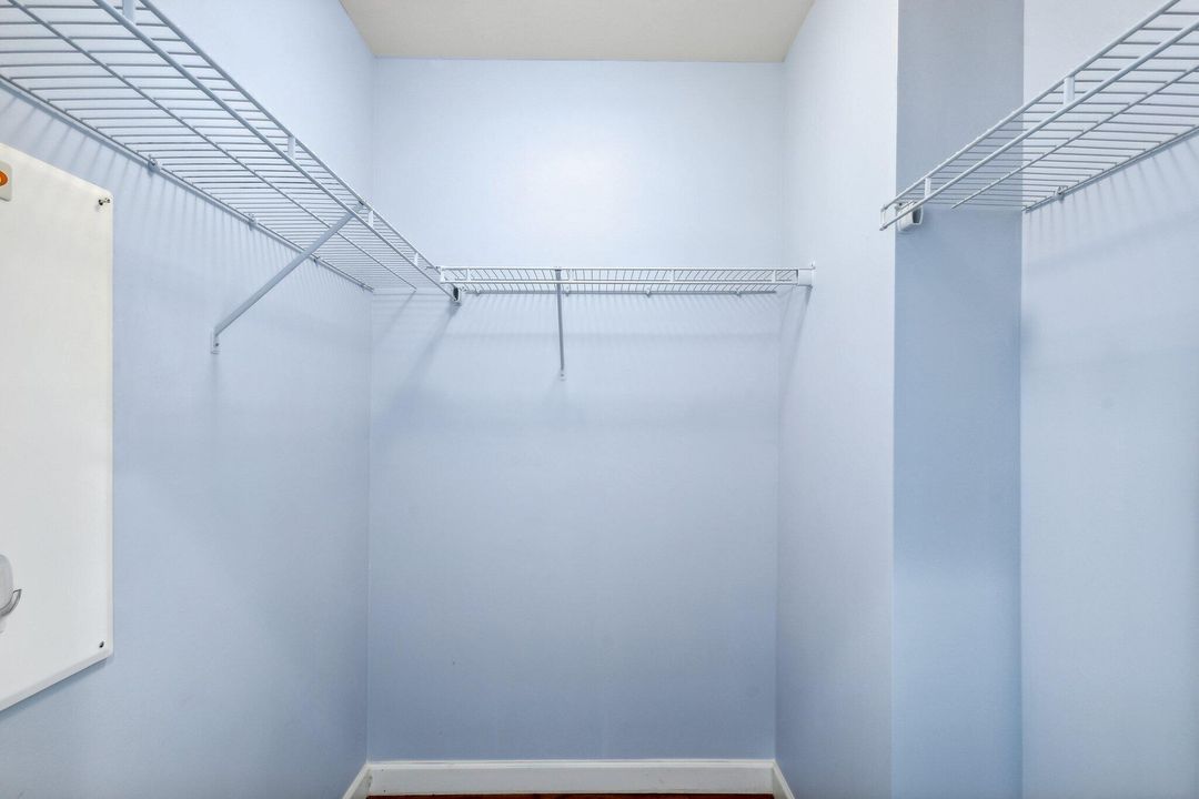 Active With Contract: $3,200 (2 beds, 2 baths, 1045 Square Feet)