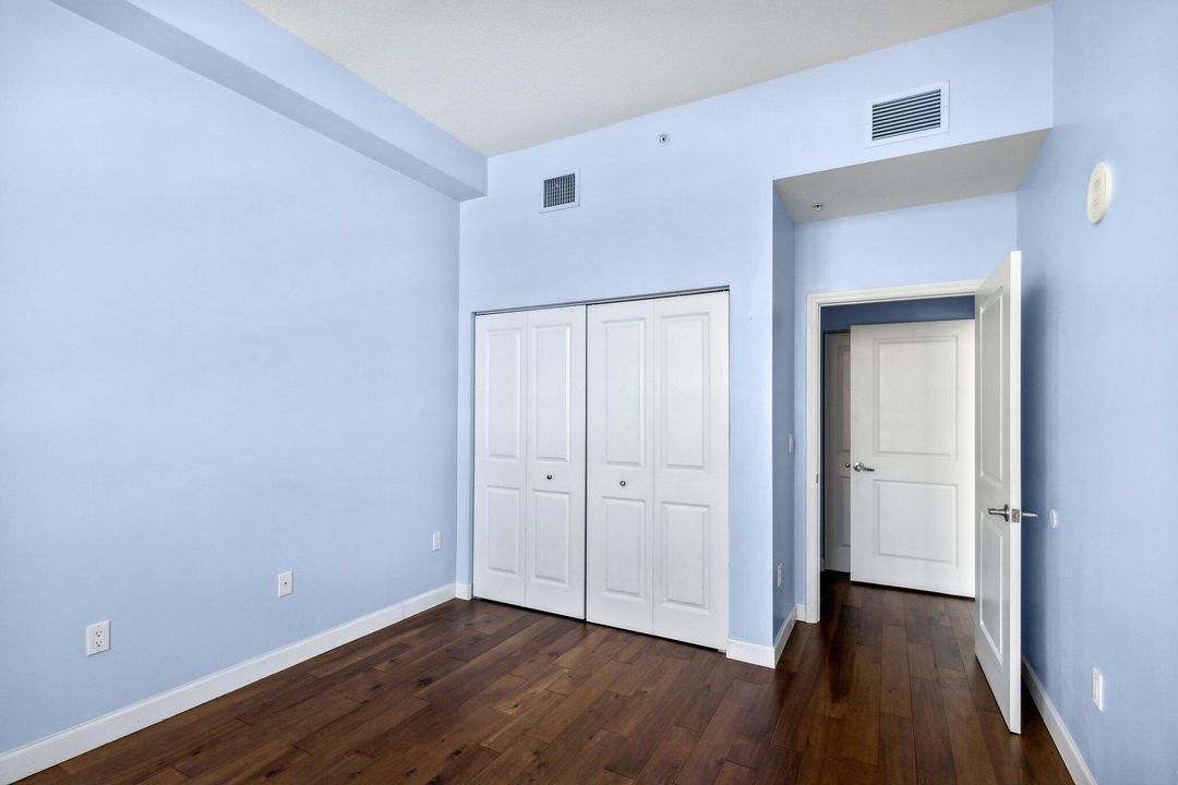 Active With Contract: $3,200 (2 beds, 2 baths, 1045 Square Feet)