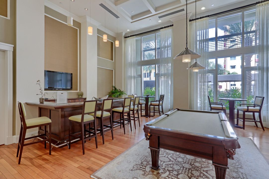 Active With Contract: $3,200 (2 beds, 2 baths, 1045 Square Feet)