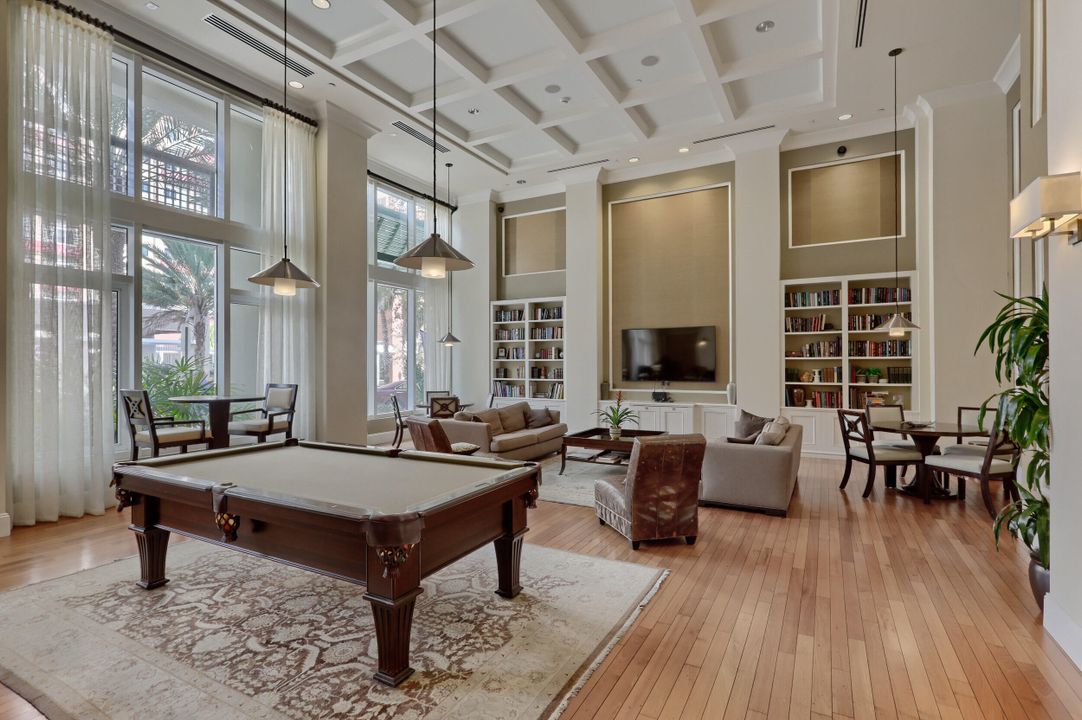 Active With Contract: $3,200 (2 beds, 2 baths, 1045 Square Feet)