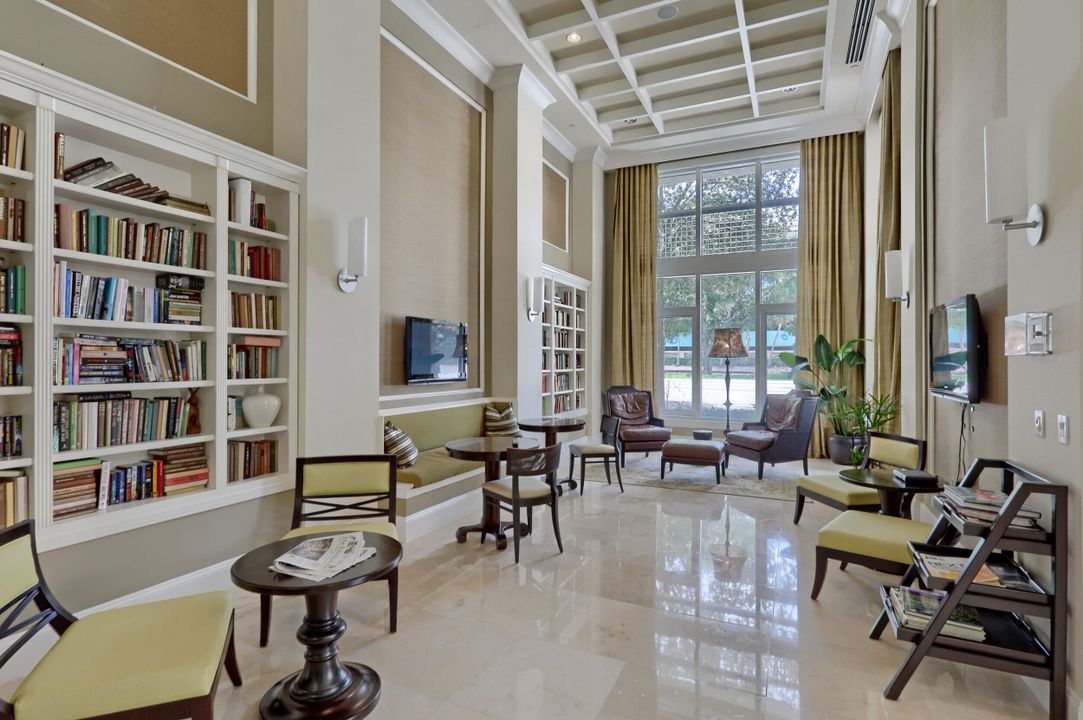 Active With Contract: $3,200 (2 beds, 2 baths, 1045 Square Feet)