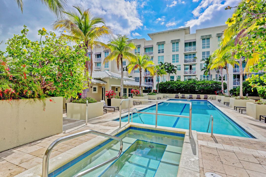 Active With Contract: $3,200 (2 beds, 2 baths, 1045 Square Feet)