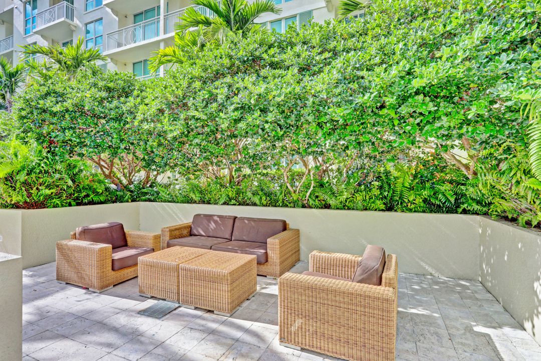 Active With Contract: $3,200 (2 beds, 2 baths, 1045 Square Feet)