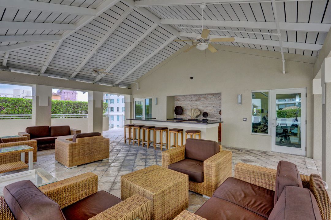 Active With Contract: $3,200 (2 beds, 2 baths, 1045 Square Feet)