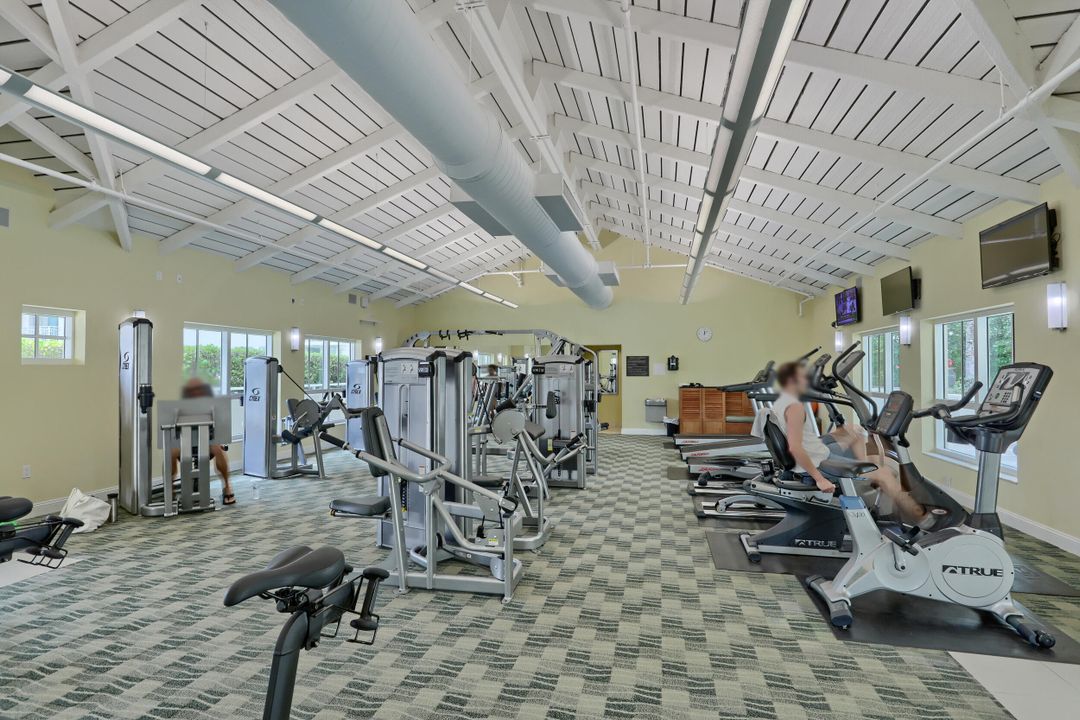 Active With Contract: $3,200 (2 beds, 2 baths, 1045 Square Feet)