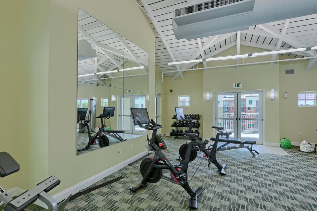 Active With Contract: $3,200 (2 beds, 2 baths, 1045 Square Feet)