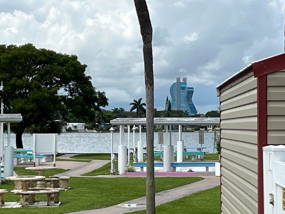 For Sale: $138,944 (2 beds, 1 baths, 672 Square Feet)