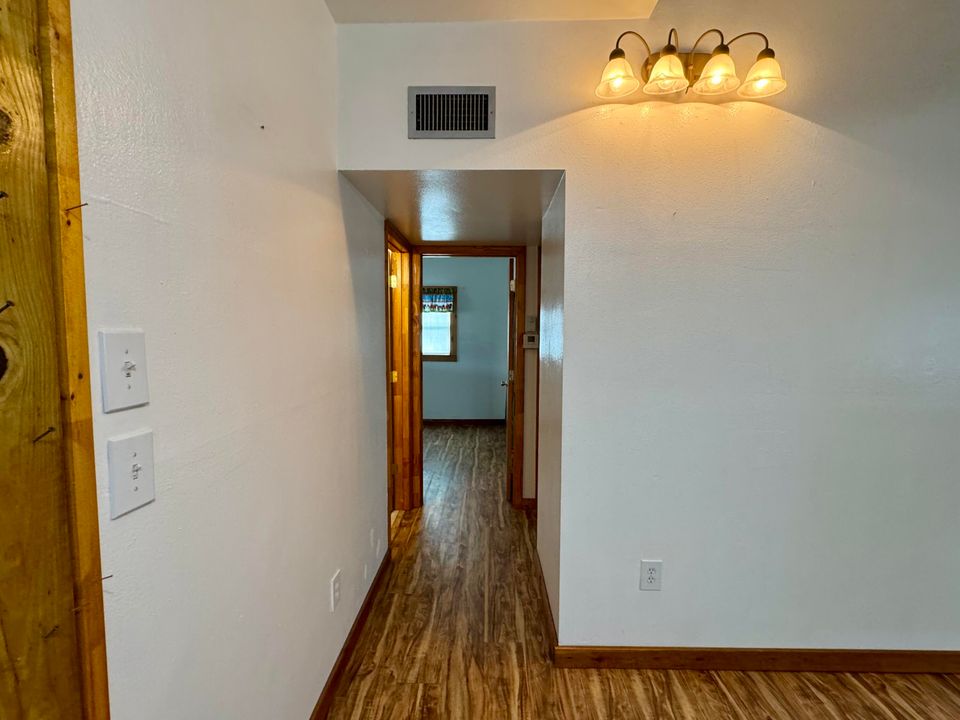 For Sale: $285,000 (3 beds, 2 baths, 1672 Square Feet)