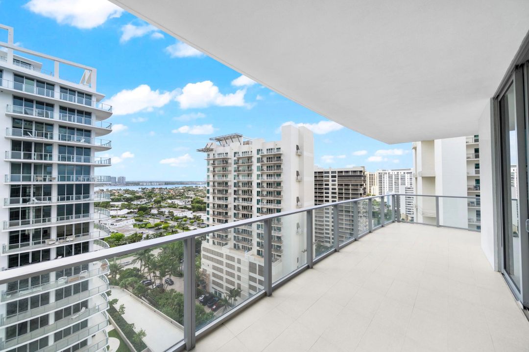 For Sale: $2,055,000 (2 beds, 2 baths, 1755 Square Feet)