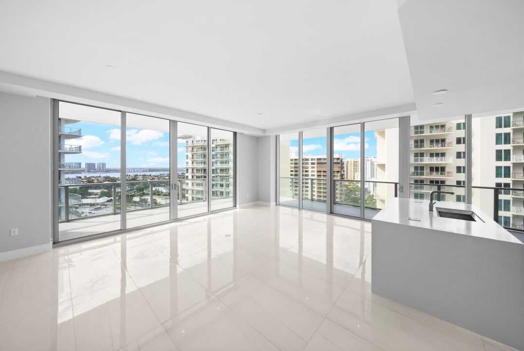 For Sale: $2,055,000 (2 beds, 2 baths, 1755 Square Feet)