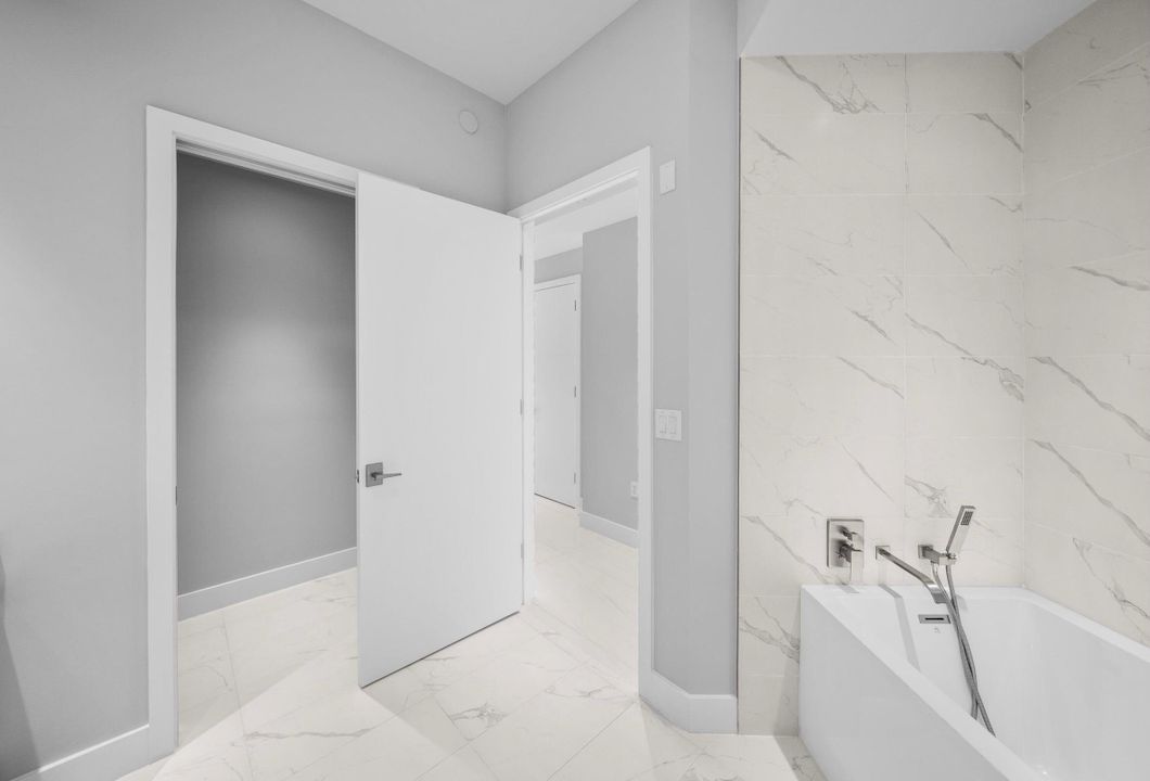 For Sale: $2,055,000 (2 beds, 2 baths, 1755 Square Feet)