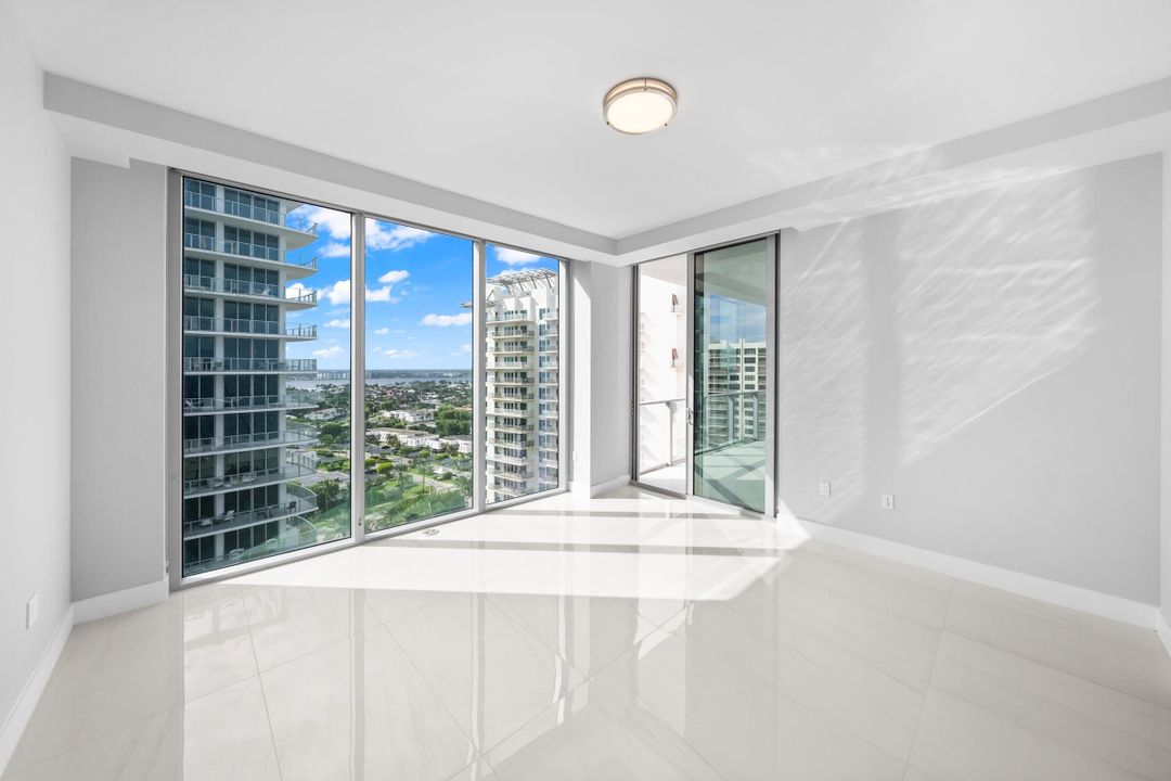 For Sale: $2,055,000 (2 beds, 2 baths, 1755 Square Feet)