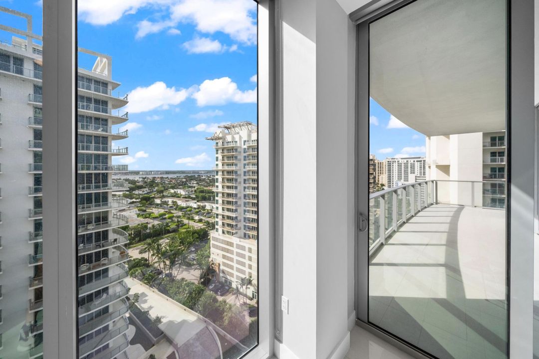 For Sale: $2,055,000 (2 beds, 2 baths, 1755 Square Feet)