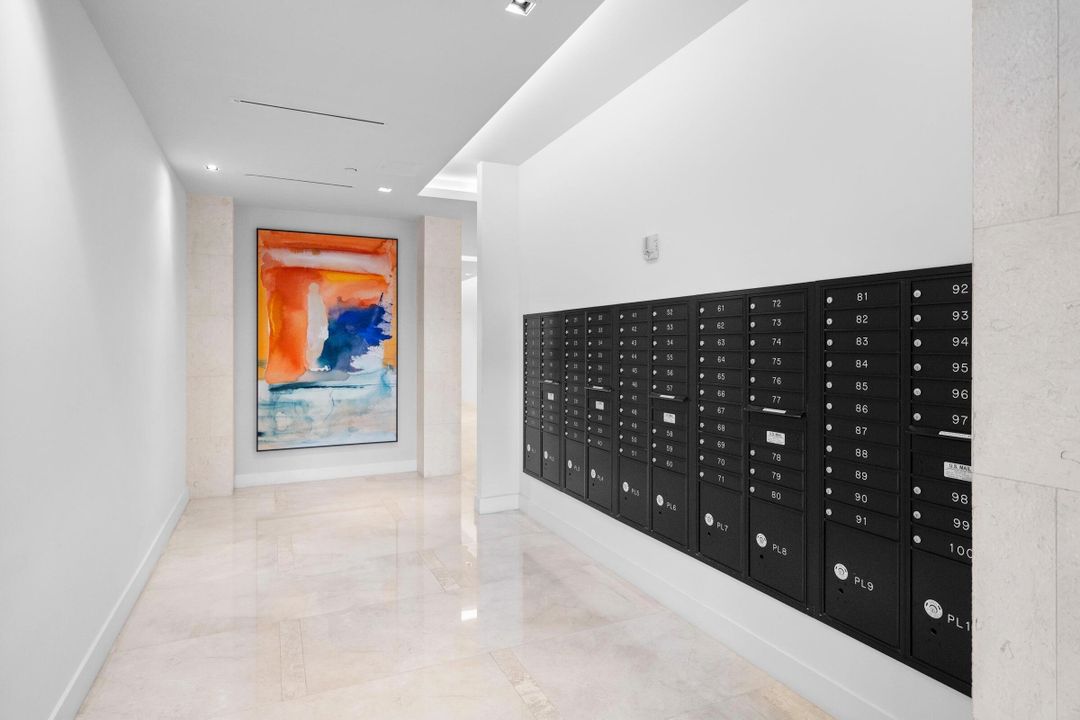 For Sale: $2,055,000 (2 beds, 2 baths, 1755 Square Feet)