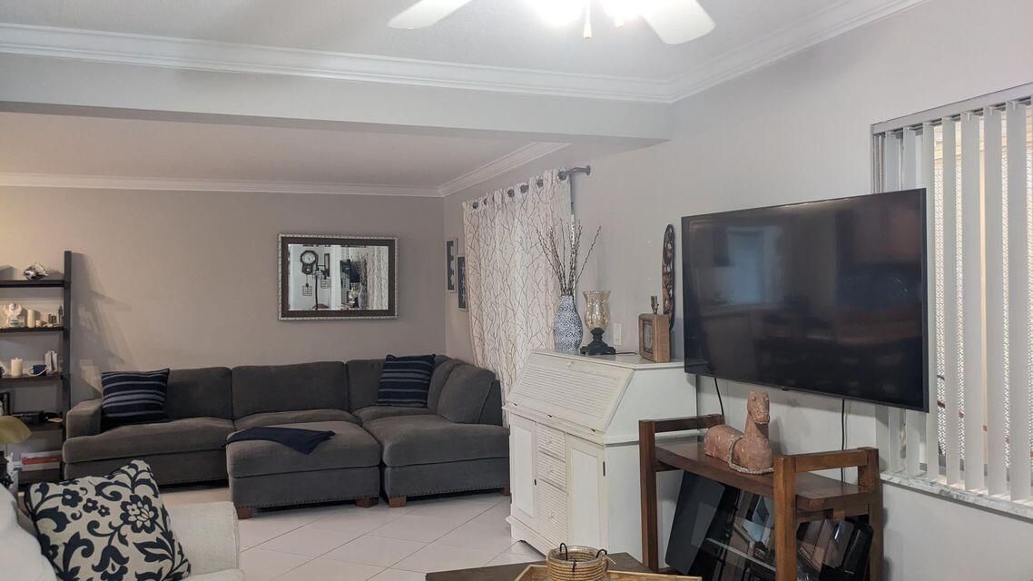 For Sale: $119,000 (2 beds, 1 baths, 894 Square Feet)