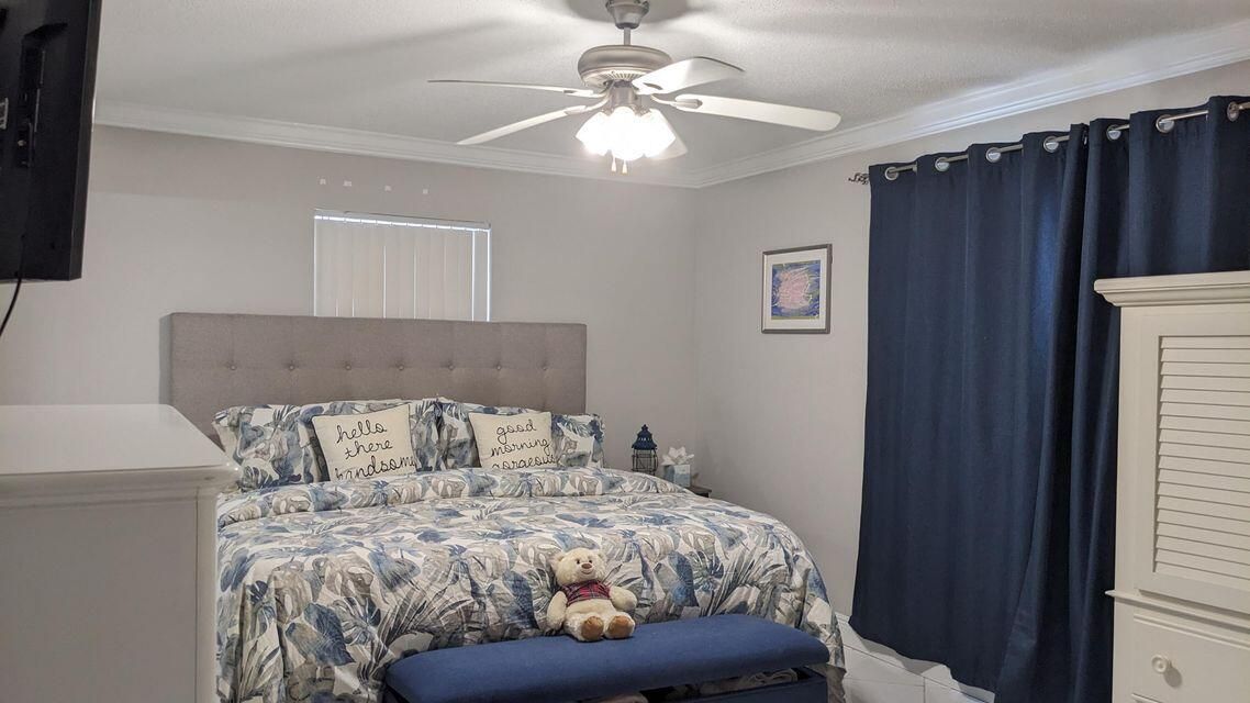 For Sale: $119,000 (2 beds, 1 baths, 894 Square Feet)