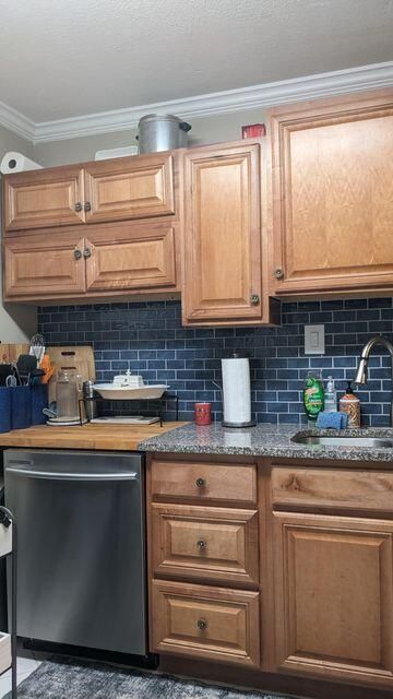 For Sale: $119,000 (2 beds, 1 baths, 894 Square Feet)