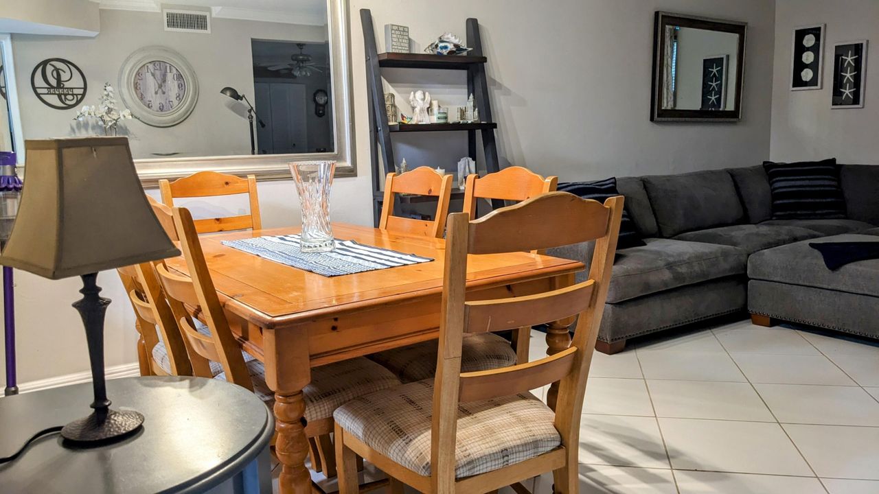 For Sale: $119,000 (2 beds, 1 baths, 894 Square Feet)