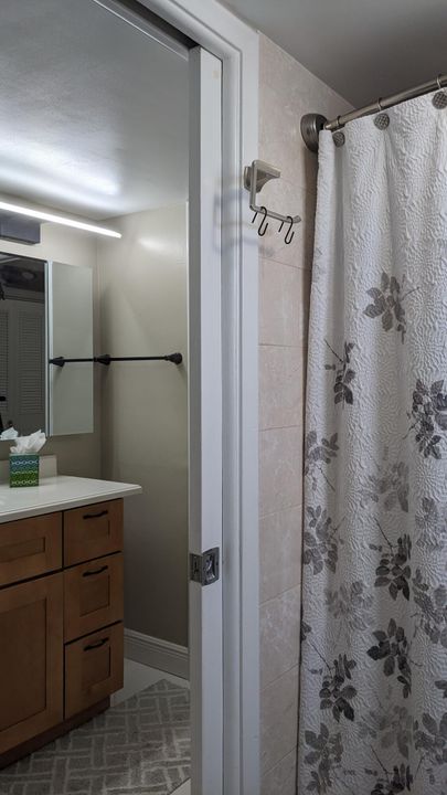 For Sale: $119,000 (2 beds, 1 baths, 894 Square Feet)