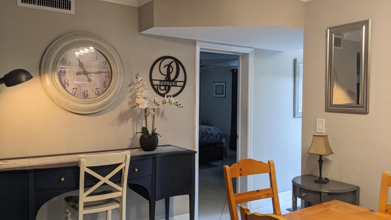 For Sale: $119,000 (2 beds, 1 baths, 894 Square Feet)