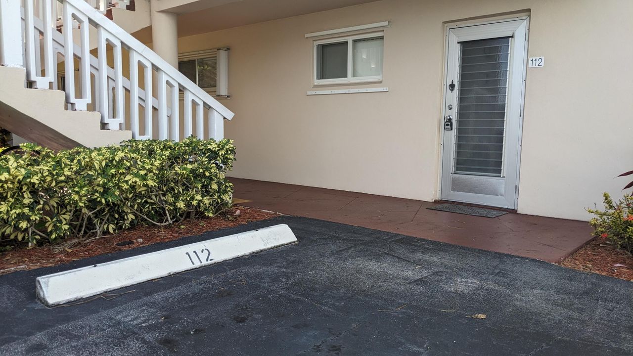 For Sale: $119,000 (2 beds, 1 baths, 894 Square Feet)