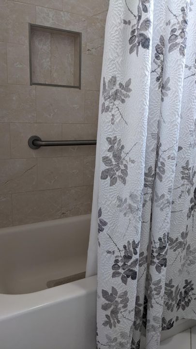 For Sale: $119,000 (2 beds, 1 baths, 894 Square Feet)