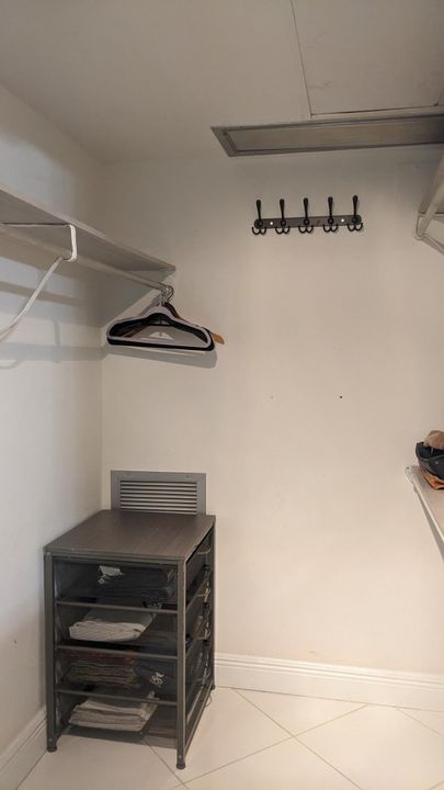 For Sale: $119,000 (2 beds, 1 baths, 894 Square Feet)