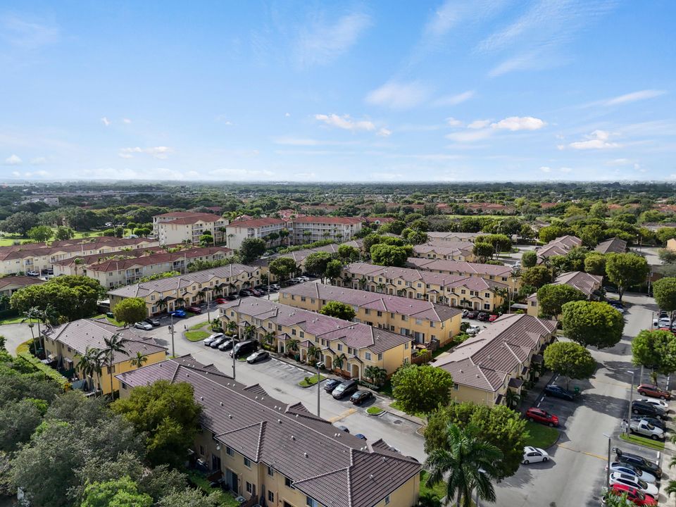 Activo con contrato: $374,900 (3 camas, 2 baños, 1386 Pies cuadrados)