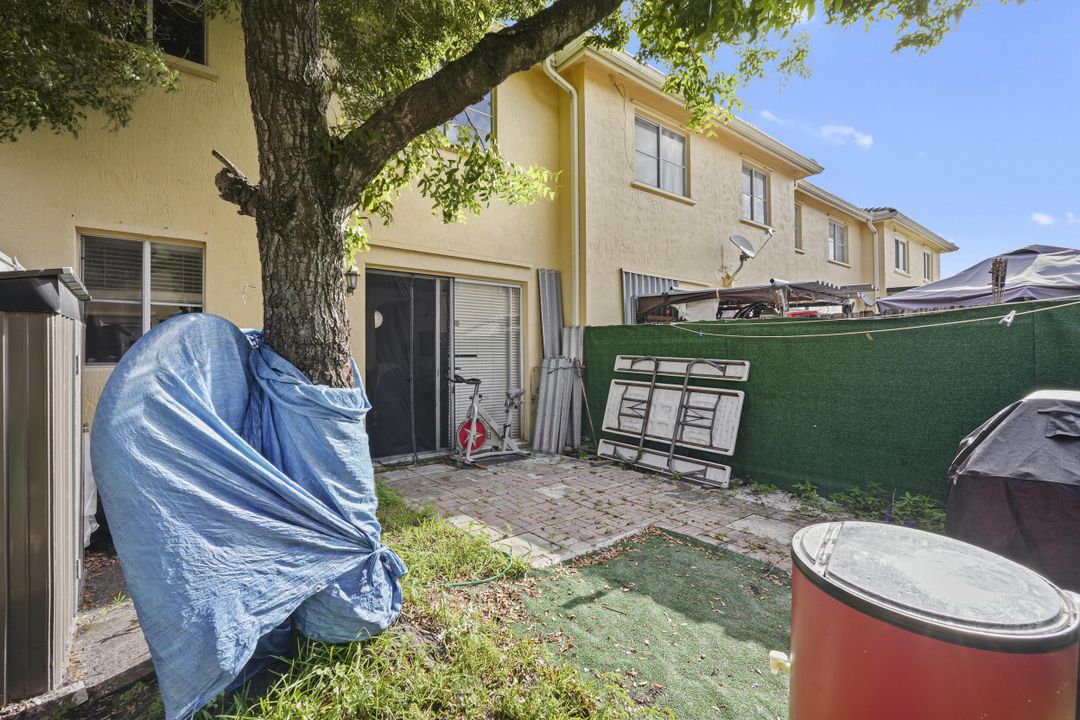 Activo con contrato: $374,900 (3 camas, 2 baños, 1386 Pies cuadrados)