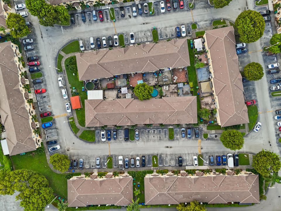 Activo con contrato: $374,900 (3 camas, 2 baños, 1386 Pies cuadrados)