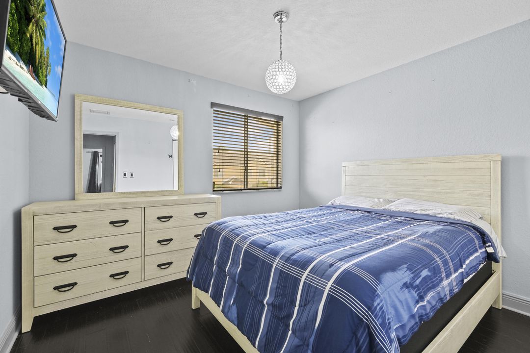 Activo con contrato: $374,900 (3 camas, 2 baños, 1386 Pies cuadrados)