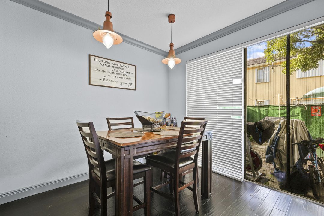 Activo con contrato: $374,900 (3 camas, 2 baños, 1386 Pies cuadrados)