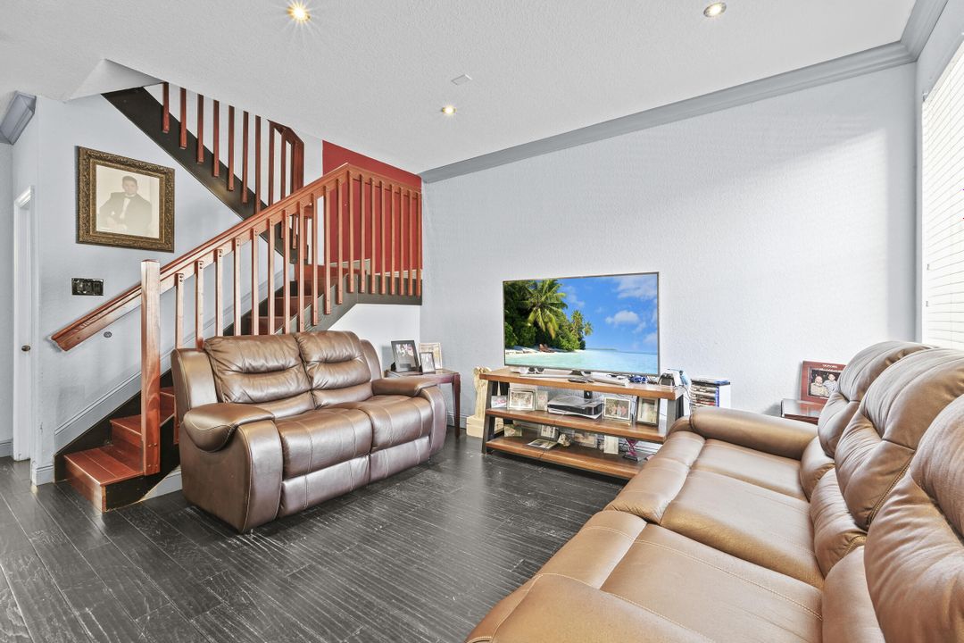 Activo con contrato: $374,900 (3 camas, 2 baños, 1386 Pies cuadrados)