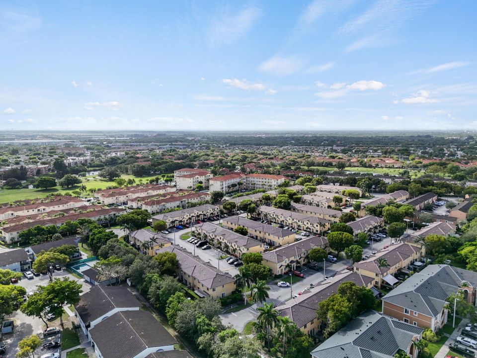 Activo con contrato: $374,900 (3 camas, 2 baños, 1386 Pies cuadrados)