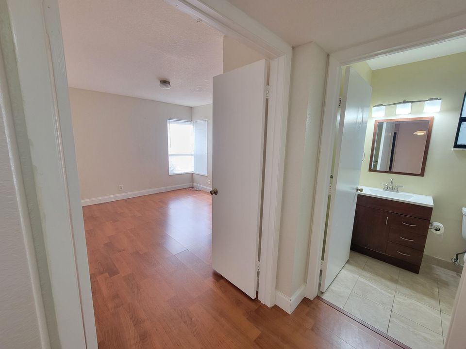 Activo con contrato: $2,000 (2 camas, 2 baños, 1116 Pies cuadrados)