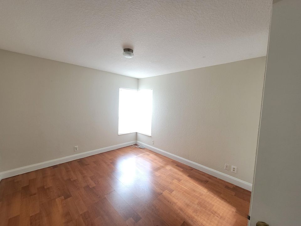 Activo con contrato: $2,000 (2 camas, 2 baños, 1116 Pies cuadrados)