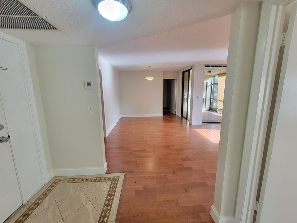 Activo con contrato: $2,000 (2 camas, 2 baños, 1116 Pies cuadrados)