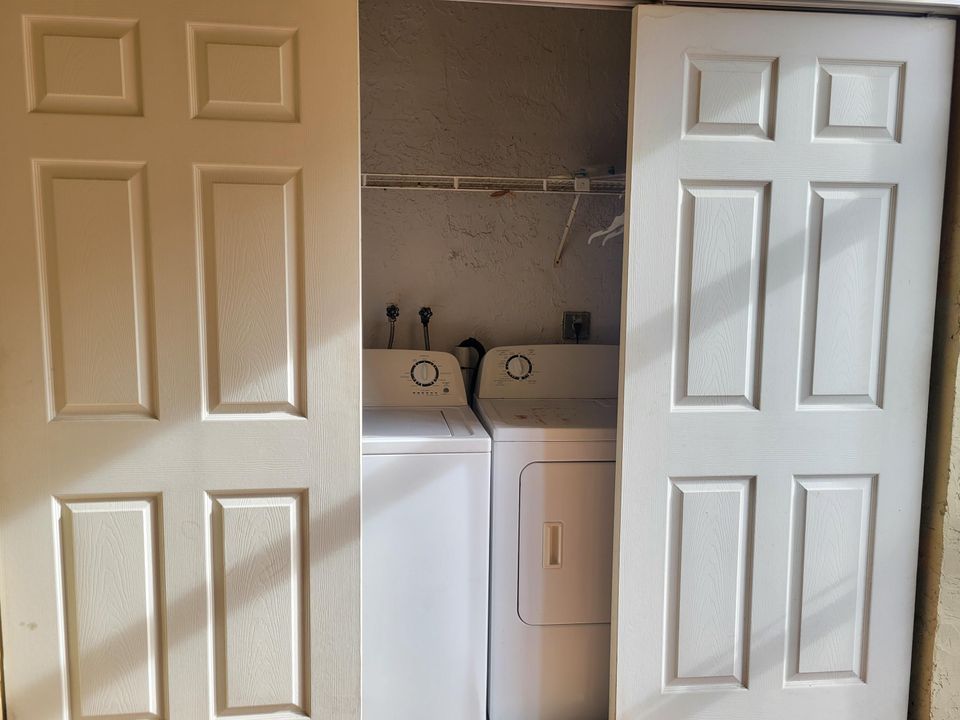 Activo con contrato: $2,000 (2 camas, 2 baños, 1116 Pies cuadrados)