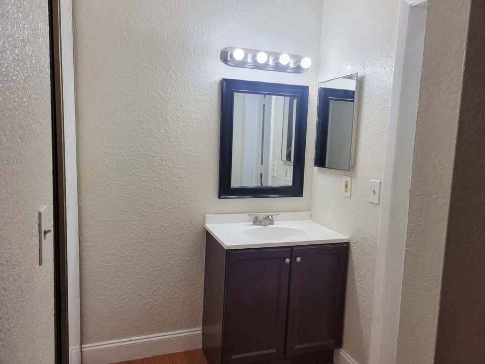 Activo con contrato: $2,000 (2 camas, 2 baños, 1116 Pies cuadrados)