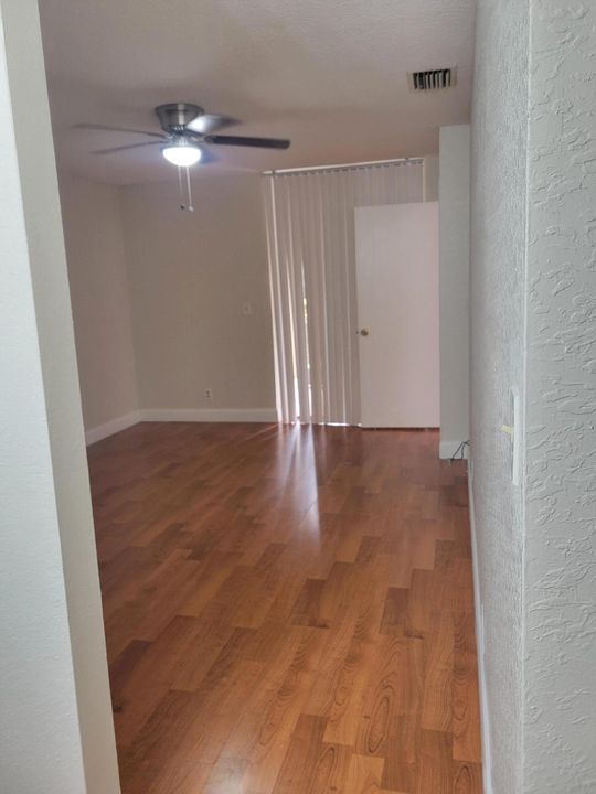 Activo con contrato: $2,000 (2 camas, 2 baños, 1116 Pies cuadrados)