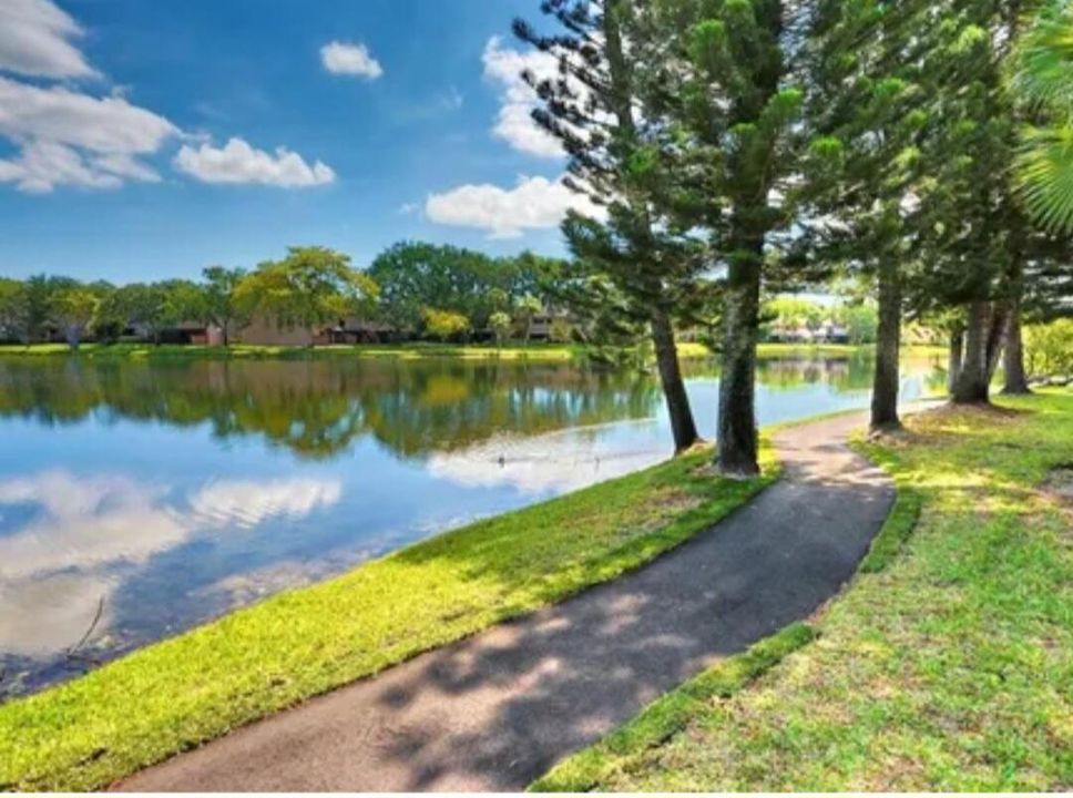 Activo con contrato: $2,000 (2 camas, 2 baños, 1116 Pies cuadrados)