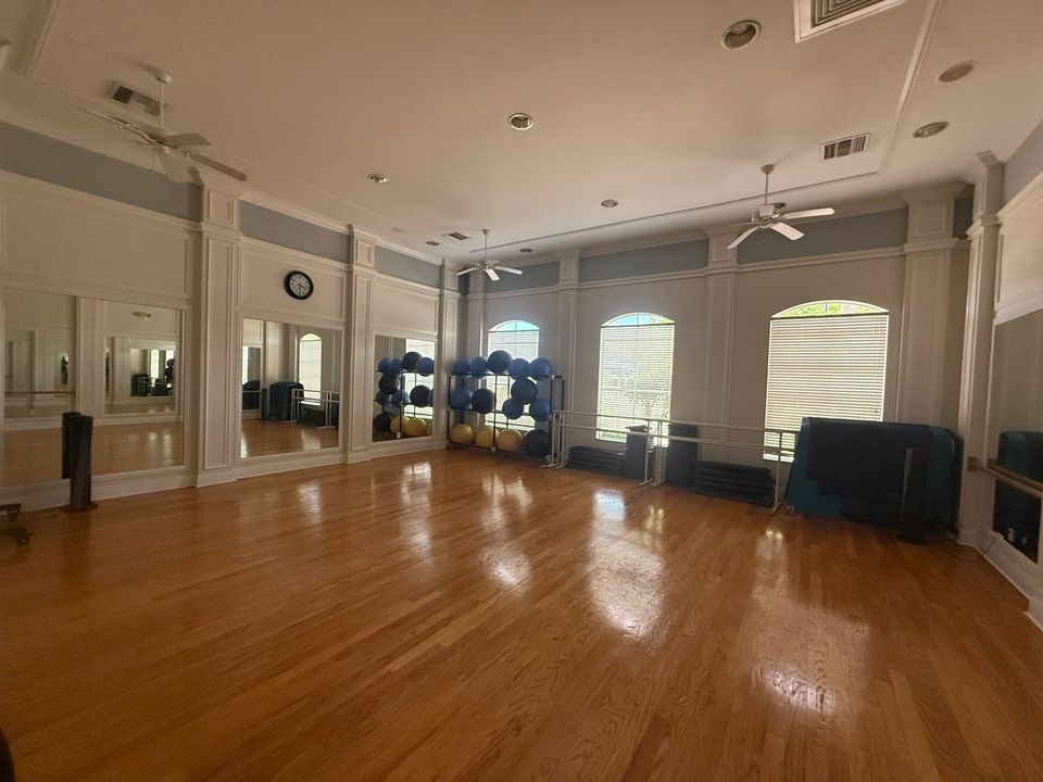 Active With Contract: $428,000 (3 beds, 2 baths, 1800 Square Feet)