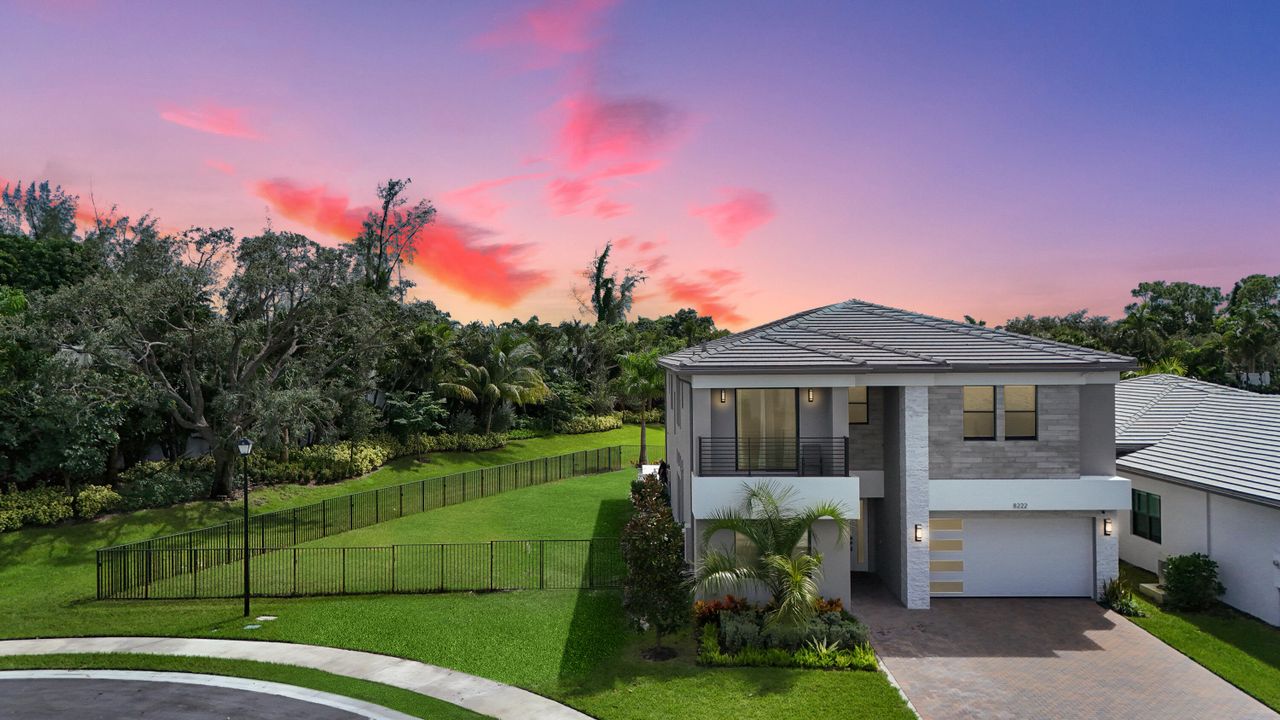 Active With Contract: $2,250,000 (5 beds, 7 baths, 4605 Square Feet)