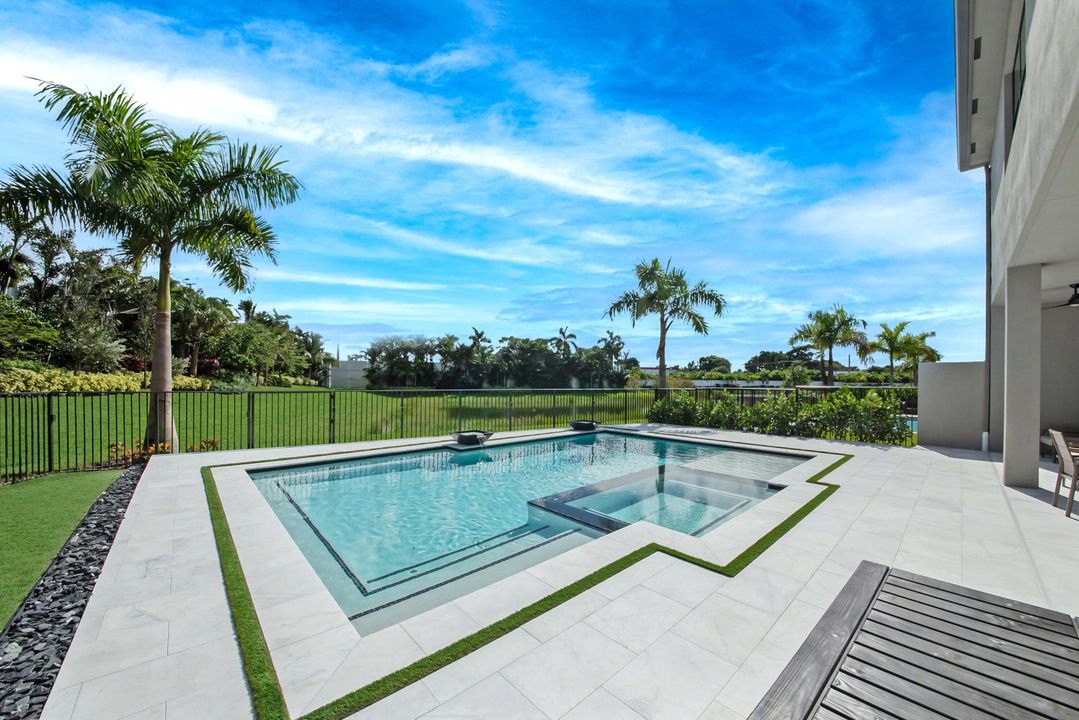 Active With Contract: $2,250,000 (5 beds, 7 baths, 4605 Square Feet)