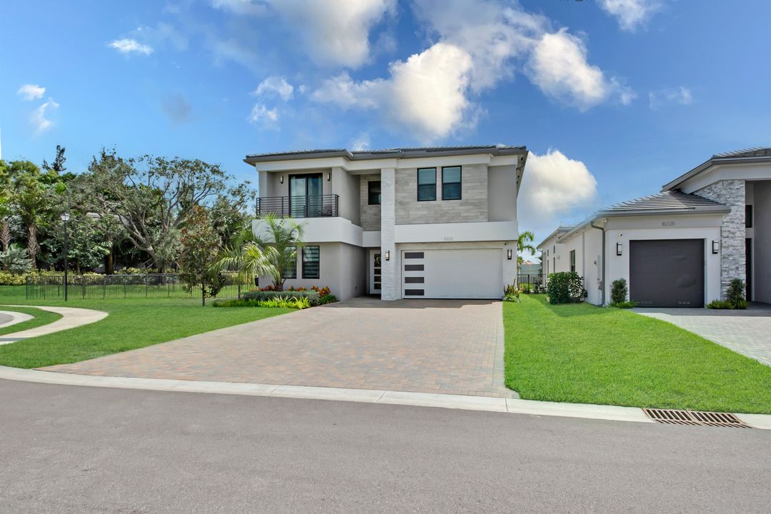 Active With Contract: $2,250,000 (5 beds, 7 baths, 4605 Square Feet)