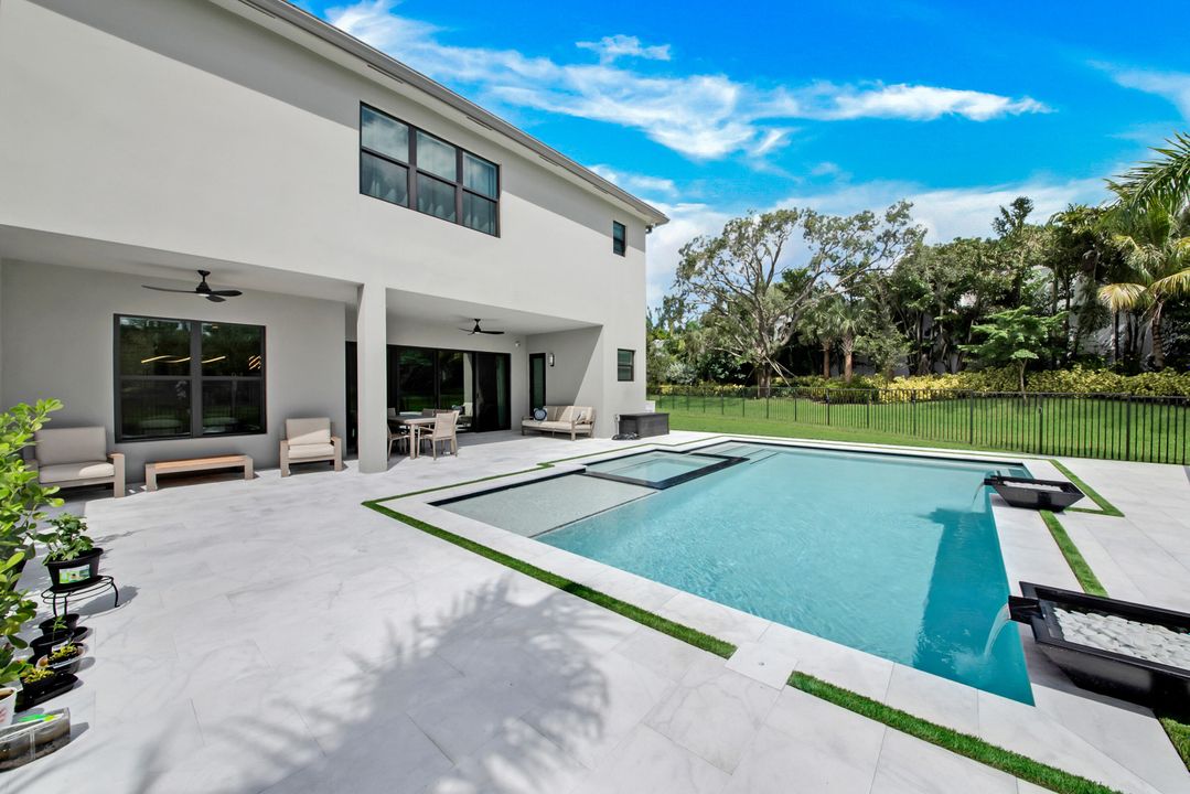 Active With Contract: $2,250,000 (5 beds, 7 baths, 4605 Square Feet)
