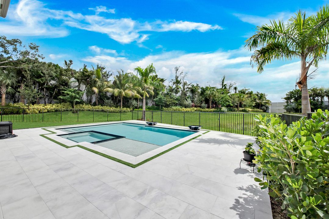 Active With Contract: $2,250,000 (5 beds, 7 baths, 4605 Square Feet)