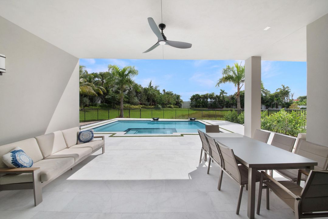 Active With Contract: $2,250,000 (5 beds, 7 baths, 4605 Square Feet)