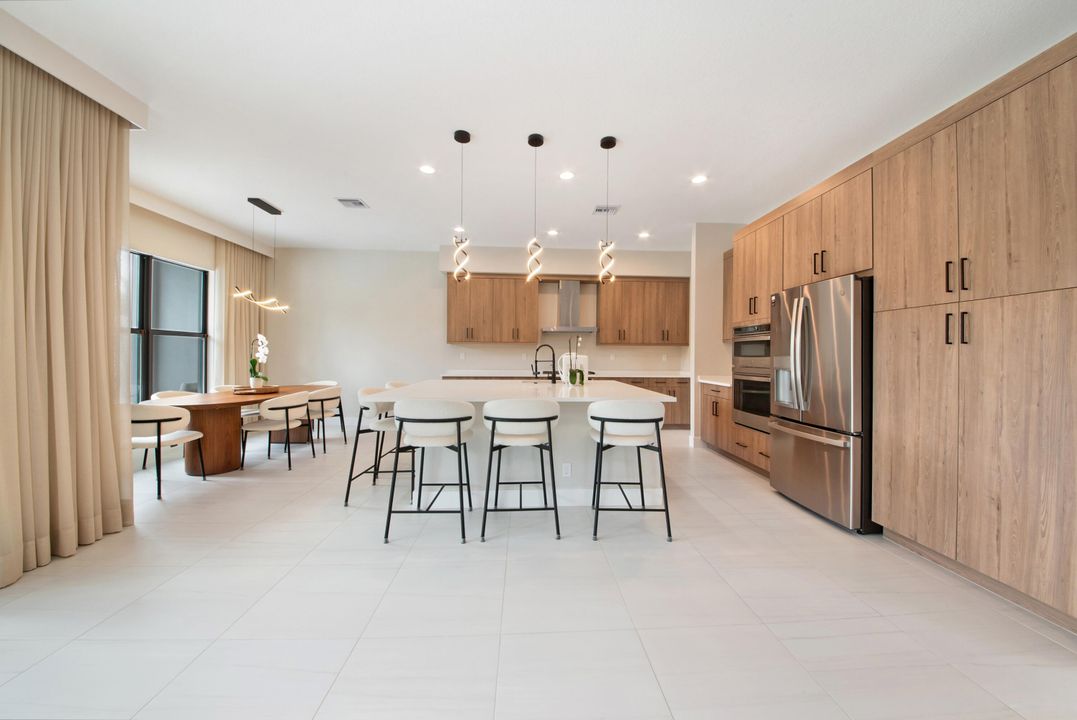 Active With Contract: $2,250,000 (5 beds, 7 baths, 4605 Square Feet)