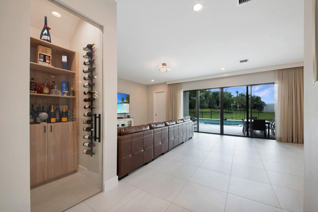 Active With Contract: $2,250,000 (5 beds, 7 baths, 4605 Square Feet)